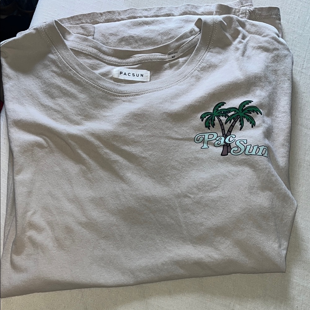 PacSun Light Gray Tee with Green Palm Tree Graphic